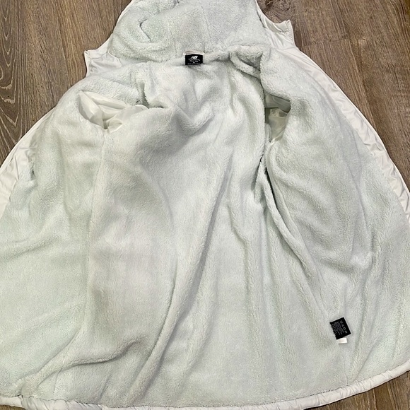 COPY - New balance jacket off white size M New with tags - Picture 3 of 6